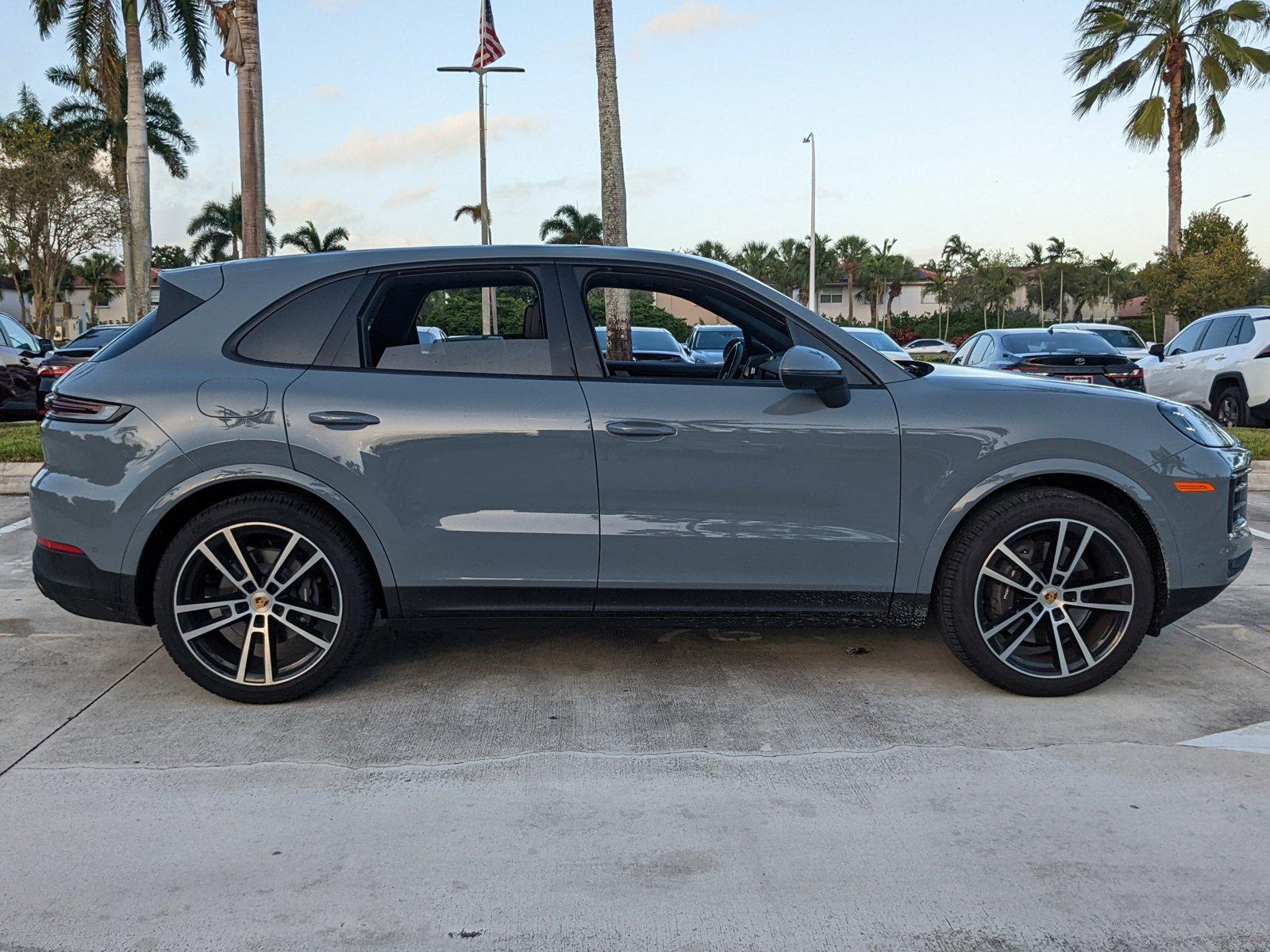 2024 Porsche Cayenne Vehicle Photo in Davie, FL 33331