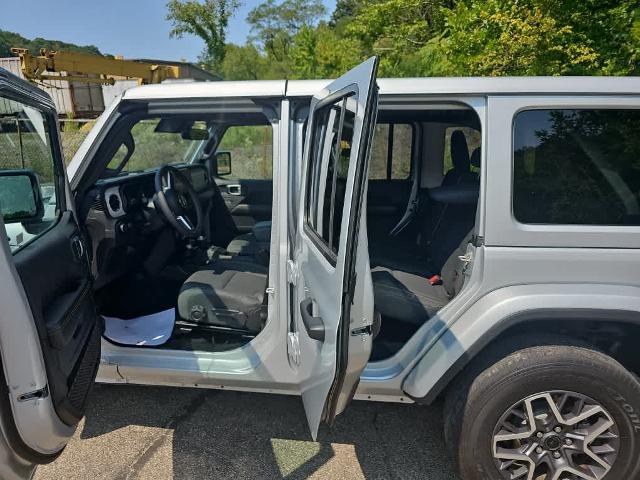 2024 Jeep Wrangler Vehicle Photo in GLENSHAW, PA 15116-1739