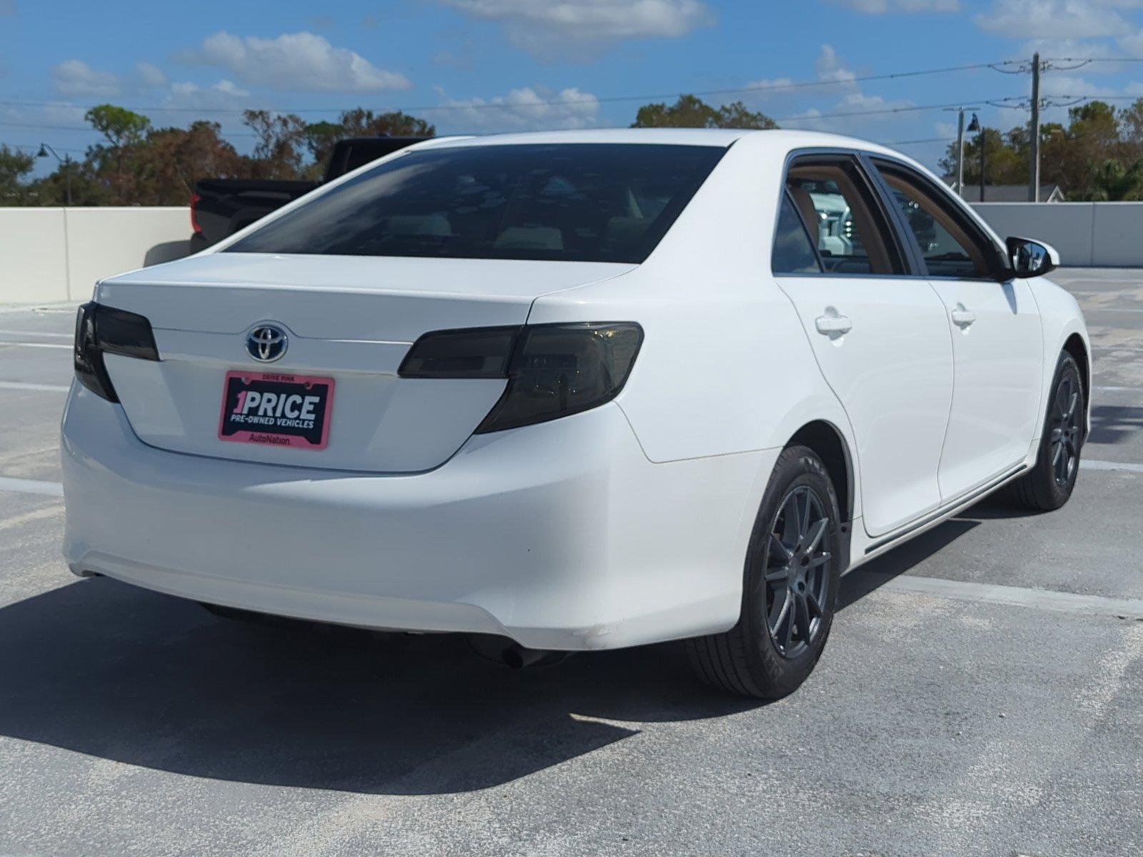 2013 Toyota Camry Hybrid Vehicle Photo in Ft. Myers, FL 33907