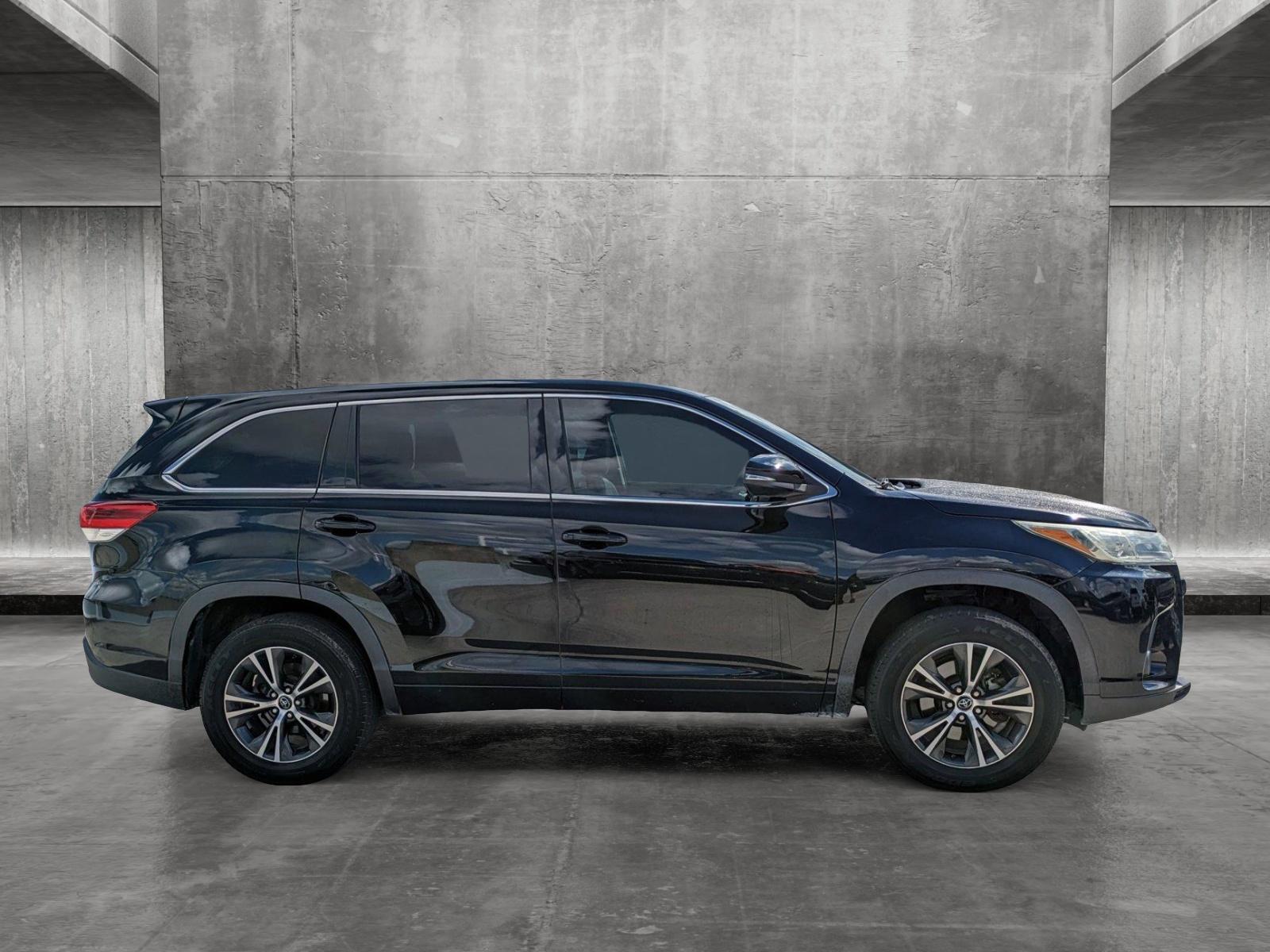 2017 Toyota Highlander Vehicle Photo in MIAMI, FL 33172-3015