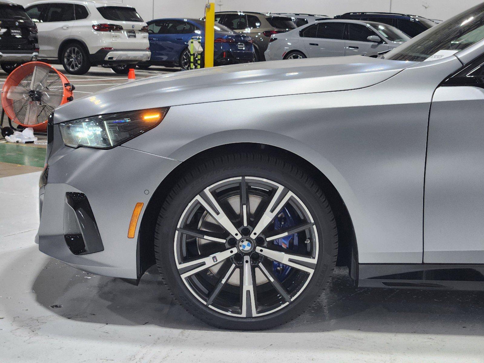 2024 BMW 540i xDrive Vehicle Photo in GRAPEVINE, TX 76051