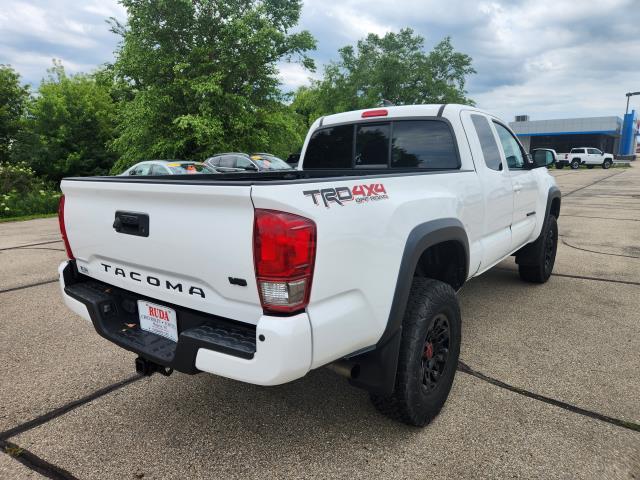 2017 Toyota Tacoma Vehicle Photo in MONROE, WI 53566-1050