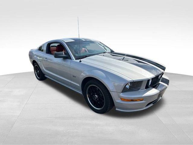 2005 Ford Mustang Vehicle Photo in MEDINA, OH 44256-9631