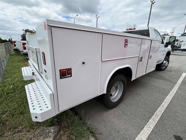 2024 Chevrolet Silverado 3500 HD Chassis Cab Vehicle Photo in ALCOA, TN 37701-3235