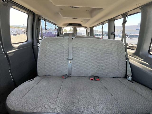 2020 Chevrolet Express Passenger 3500 Vehicle Photo in ALCOA, TN 37701-3235