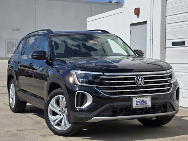 2024 Volkswagen Atlas Vehicle Photo in Weatherford, TX 76087