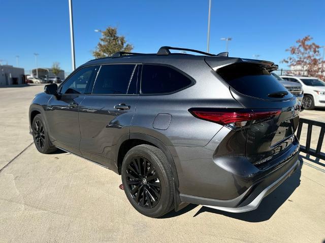 2023 Toyota Highlander Vehicle Photo in Grapevine, TX 76051