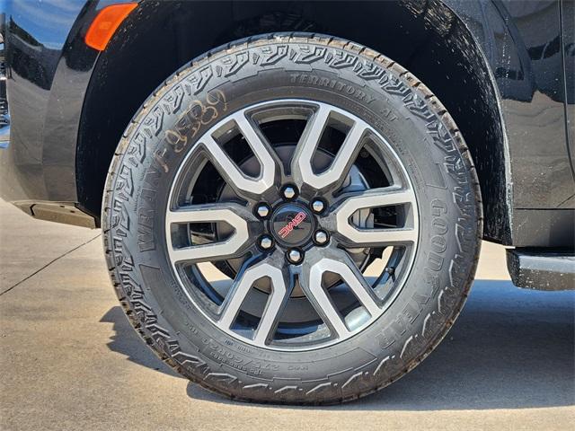 2024 GMC Yukon XL Vehicle Photo in GAINESVILLE, TX 76240-2013