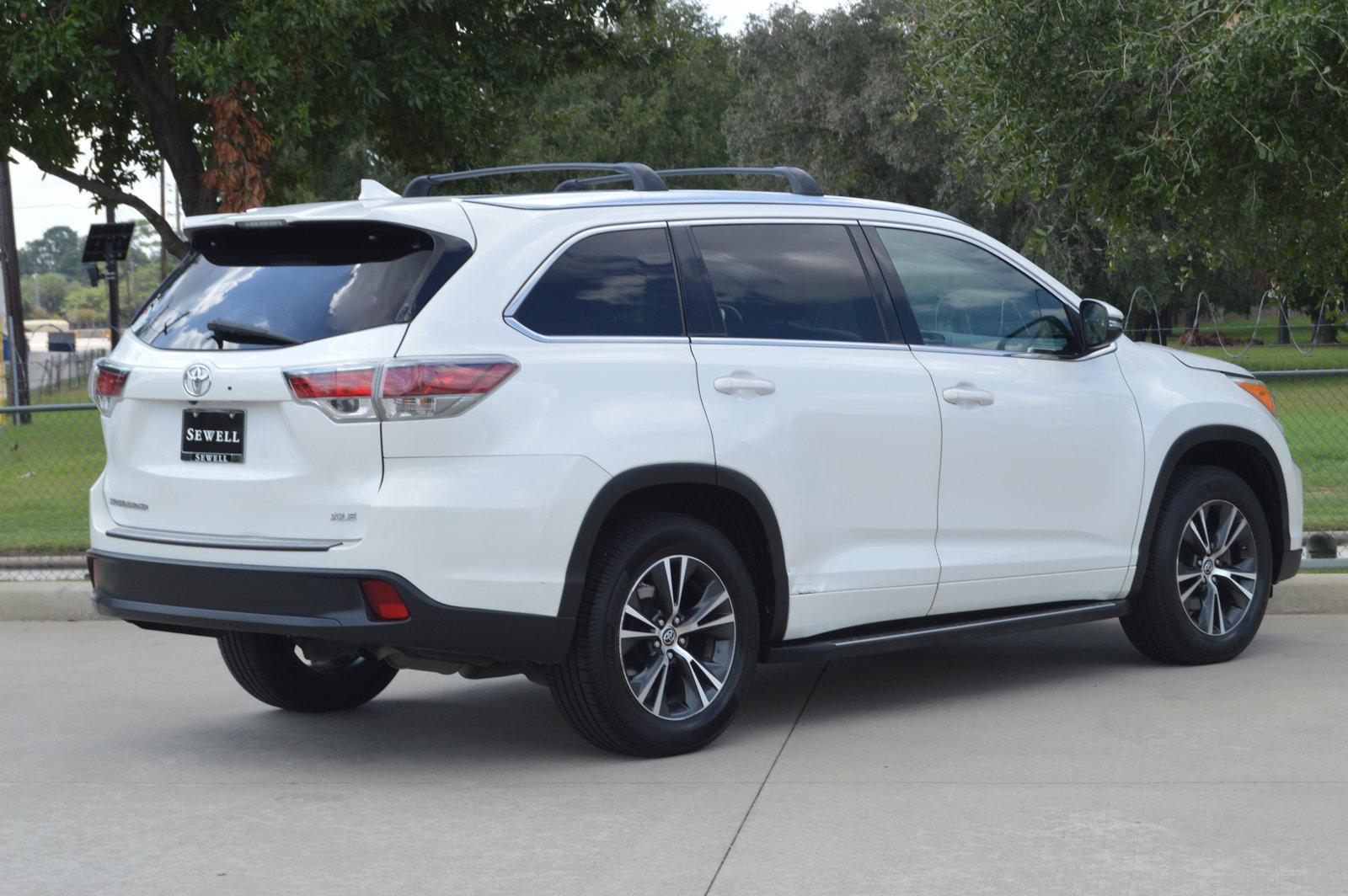 2016 Toyota Highlander Vehicle Photo in Houston, TX 77090