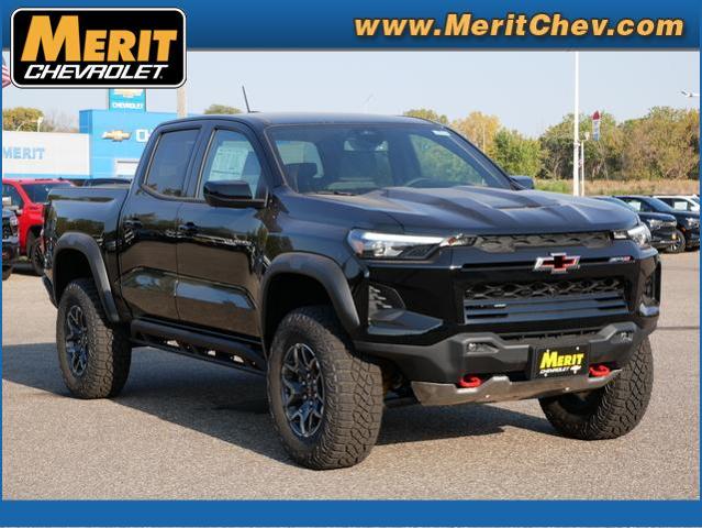 2024 Chevrolet Colorado Vehicle Photo in MAPLEWOOD, MN 55119-4794