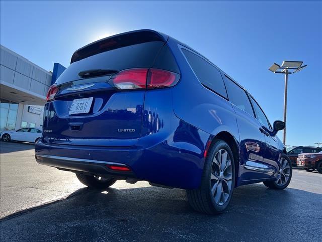 2018 Chrysler Pacifica Vehicle Photo in O'Fallon, IL 62269