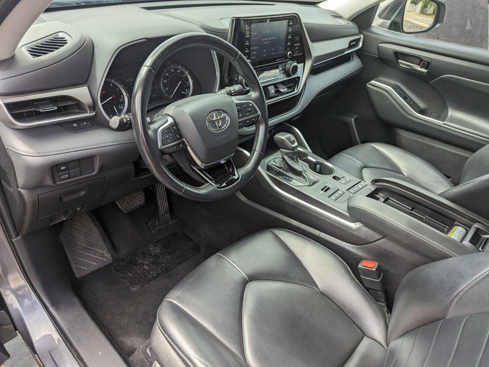 2021 Toyota Highlander Vehicle Photo in Spokane Valley, WA 99212