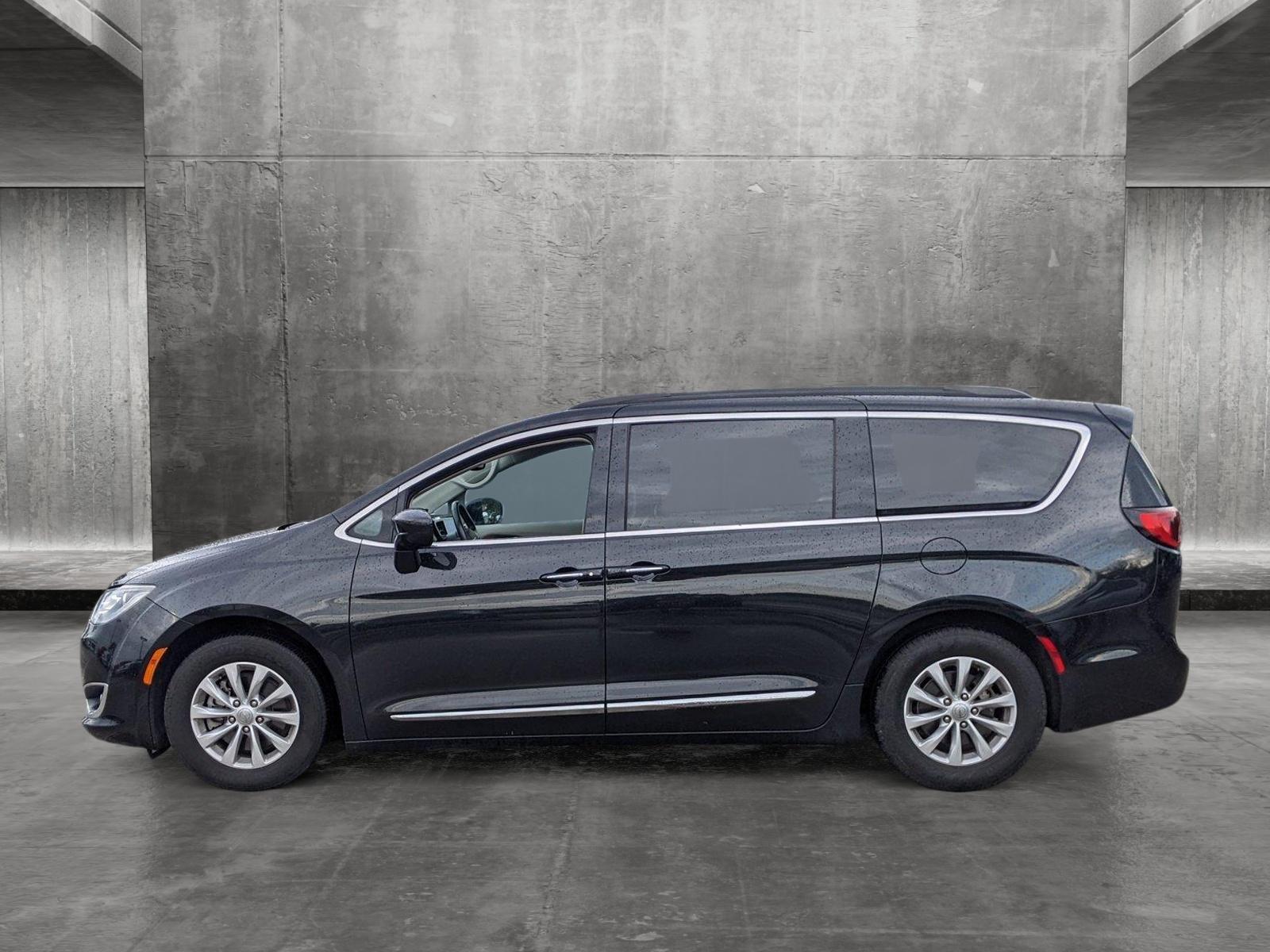 2017 Chrysler Pacifica Vehicle Photo in PEMBROKE PINES, FL 33024-6534