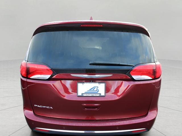 2017 Chrysler Pacifica Vehicle Photo in MADISON, WI 53713-3220