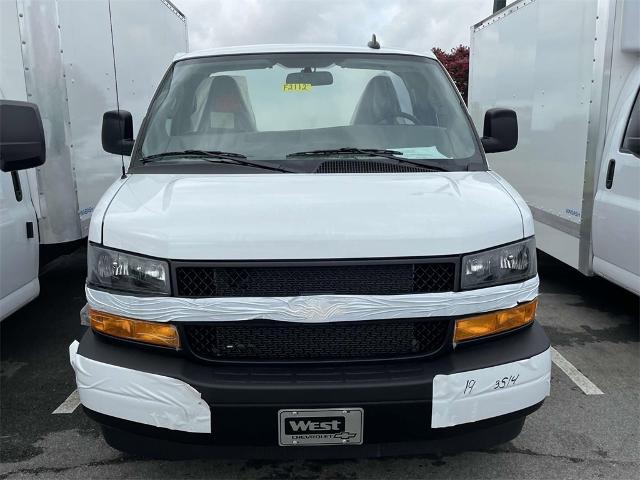 2024 Chevrolet Express Cutaway 3500 Vehicle Photo in ALCOA, TN 37701-3235