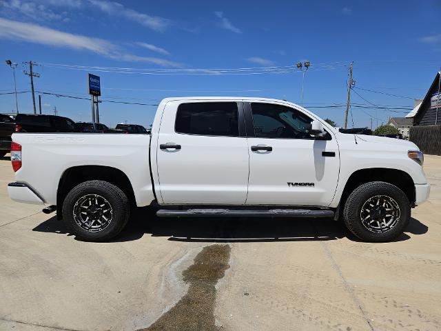 Used 2016 Toyota Tundra SR5 with VIN 5TFDW5F17GX515768 for sale in Floresville, TX