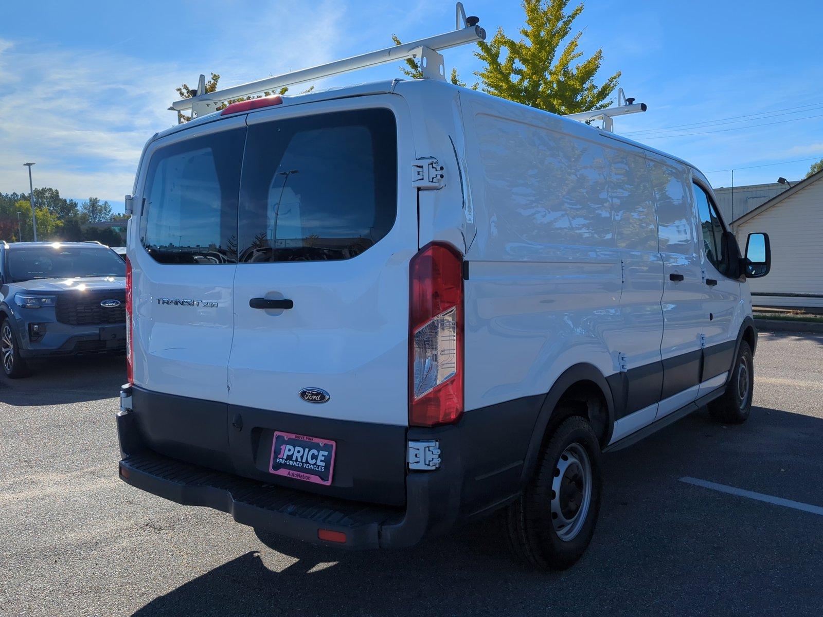 2017 Ford Transit Van Vehicle Photo in Memphis, TN 38133