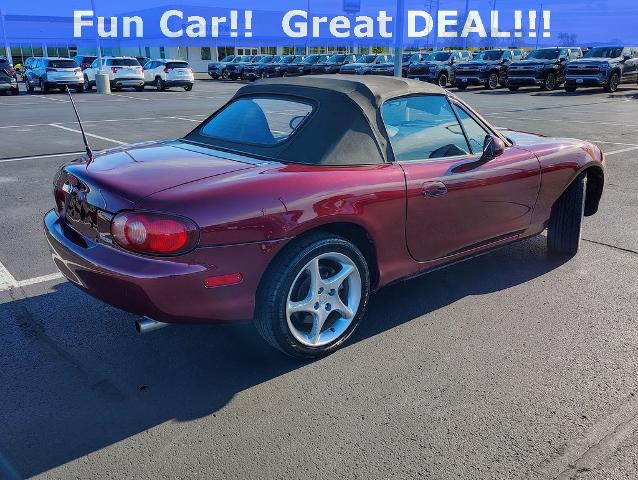 2003 Mazda MX-5 Miata Vehicle Photo in GREEN BAY, WI 54304-5303