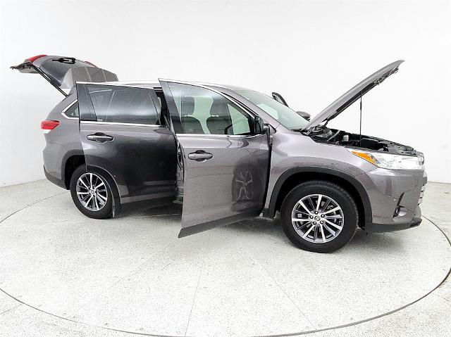 2019 Toyota Highlander Vehicle Photo in Grapevine, TX 76051