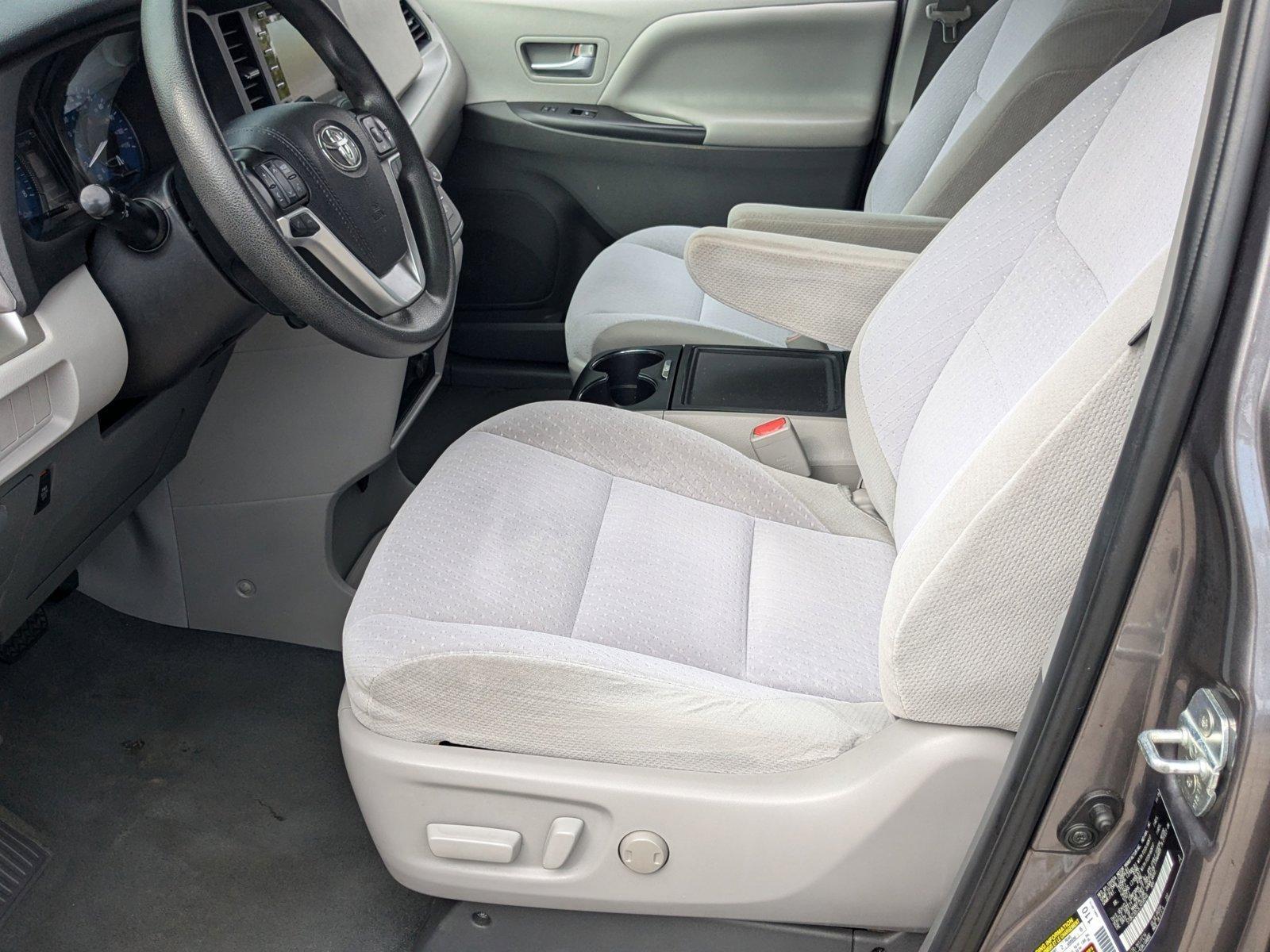 2020 Toyota Sienna Vehicle Photo in Davie, FL 33331