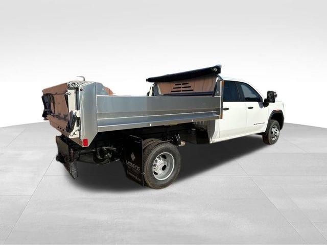 2024 GMC Sierra 3500 HD Chassis Cab Vehicle Photo in MEDINA, OH 44256-9631