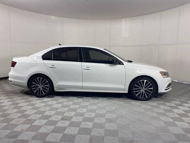 2016 Volkswagen Jetta Sedan Vehicle Photo in MEDINA, OH 44256-9001