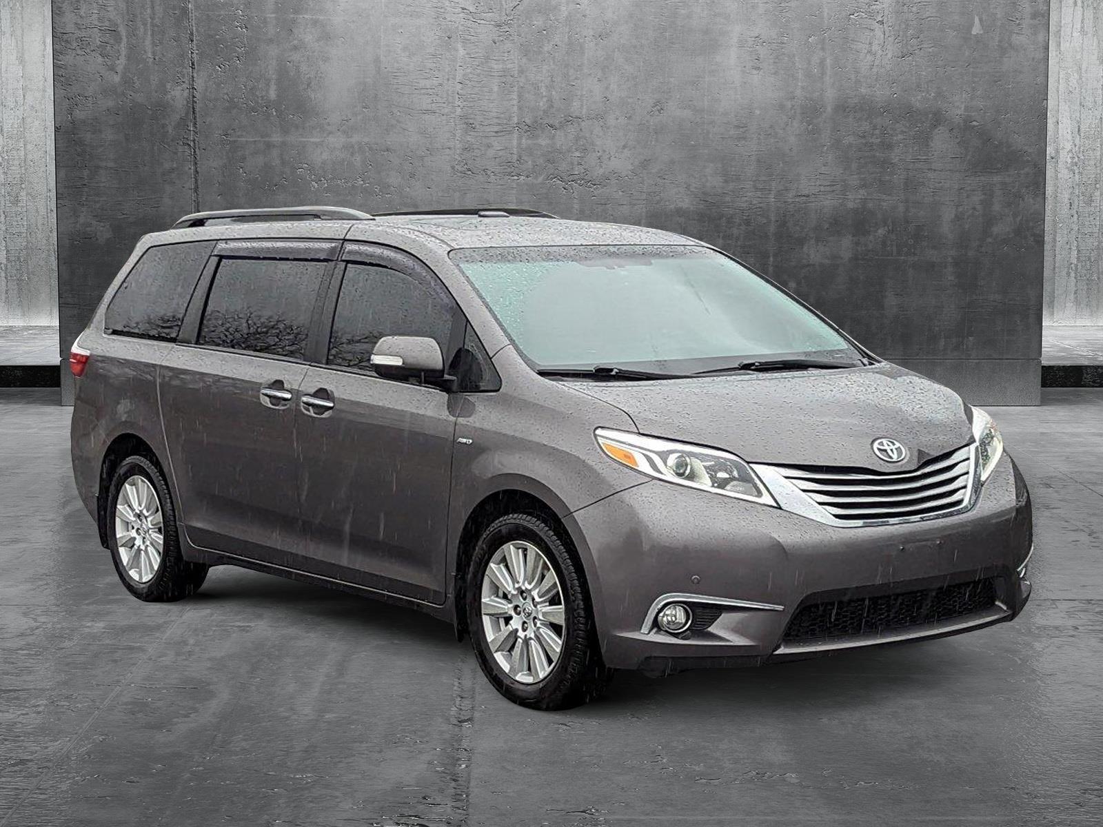 2017 Toyota Sienna Vehicle Photo in Spokane Valley, WA 99212