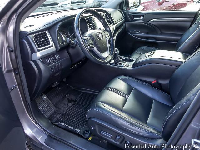 2017 Toyota Highlander Vehicle Photo in OAK LAWN, IL 60453-2517