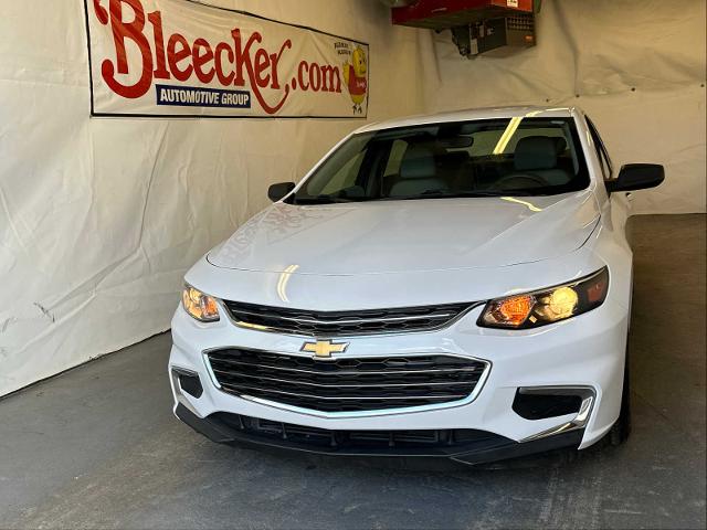 2017 Chevrolet Malibu Vehicle Photo in RED SPRINGS, NC 28377-1640