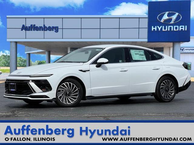 2024 Hyundai SONATA Hybrid Vehicle Photo in O'Fallon, IL 62269