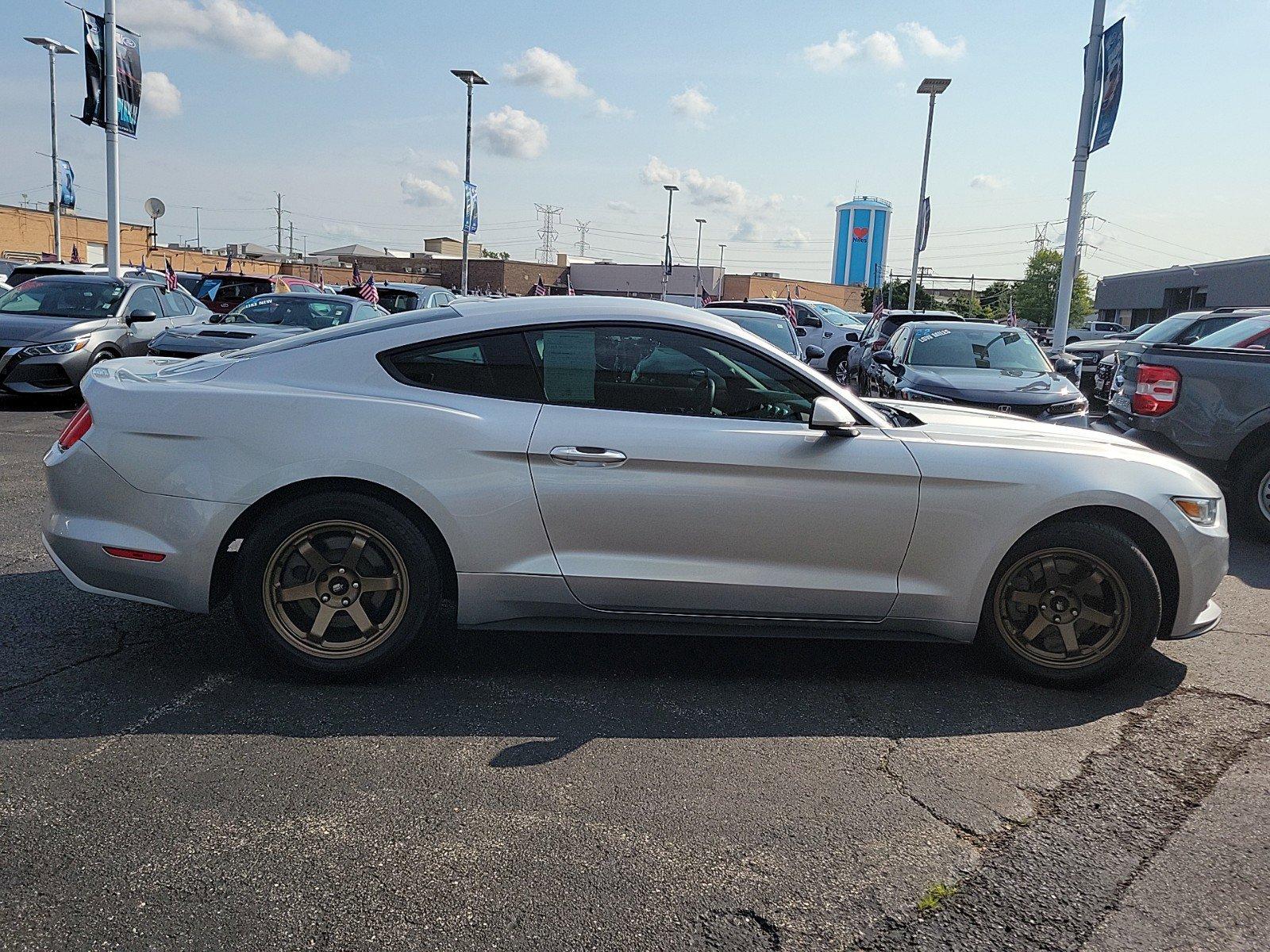 2017 Ford Mustang Vehicle Photo in Saint Charles, IL 60174