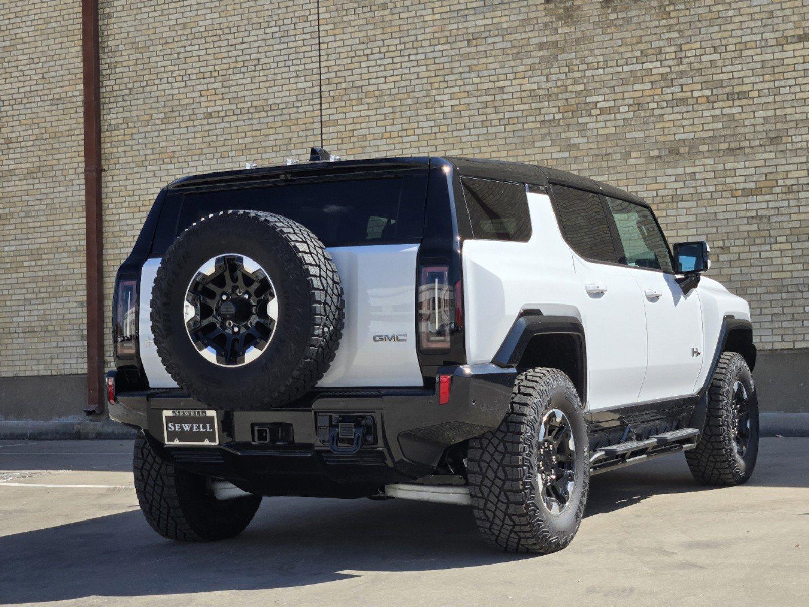 2024 GMC HUMMER EV SUV Vehicle Photo in DALLAS, TX 75209-3016