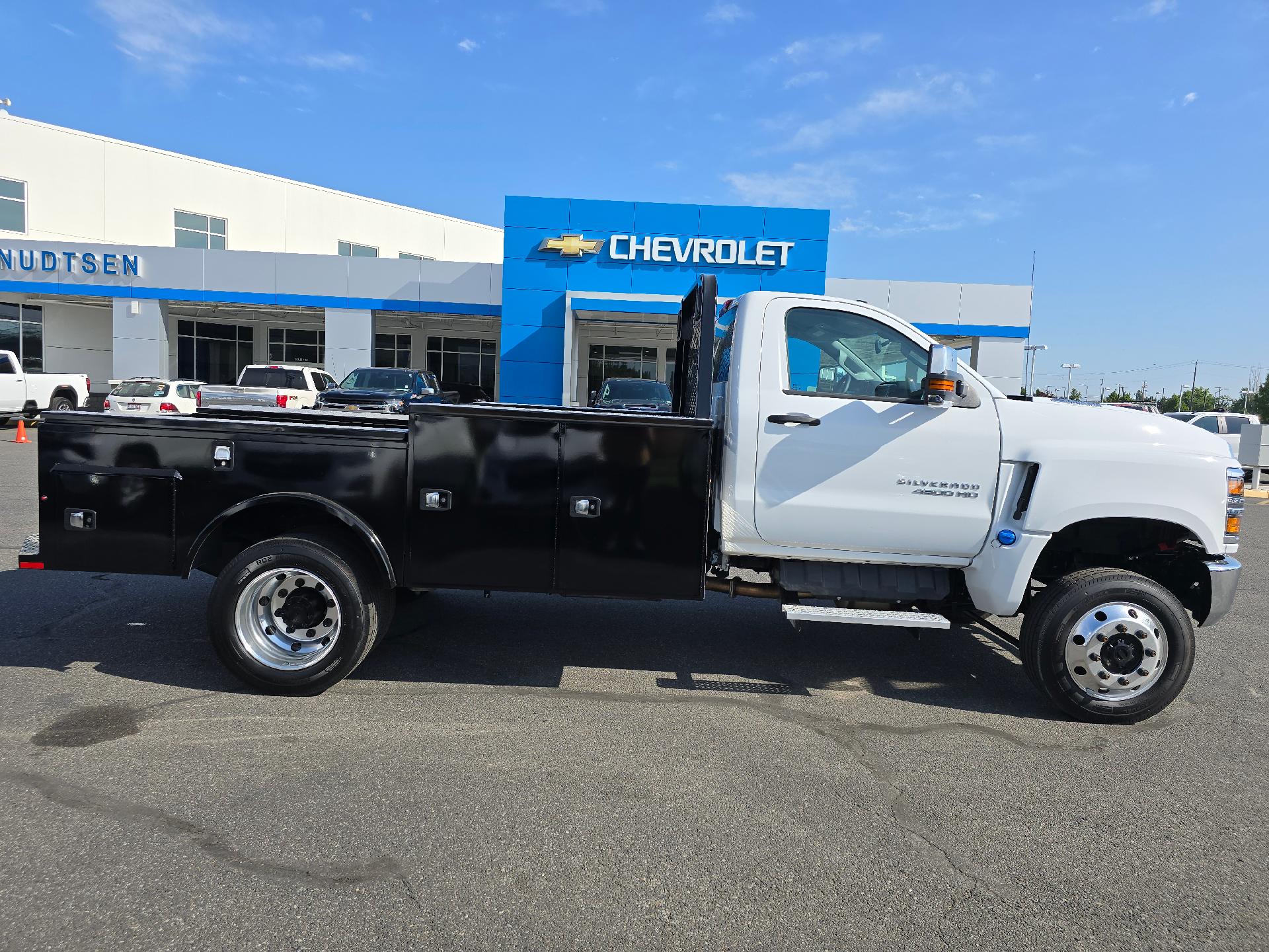 2023 Chevrolet Silverado Chassis Cab Vehicle Photo in POST FALLS, ID 83854-5365