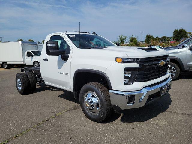 2024 Chevrolet Silverado 3500 HD Chassis Cab Vehicle Photo in DANBURY, CT 06810-5034