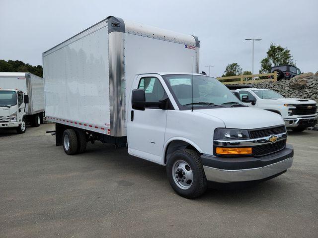 2024 Chevrolet Express Cutaway 3500 Vehicle Photo in DANBURY, CT 06810-5034