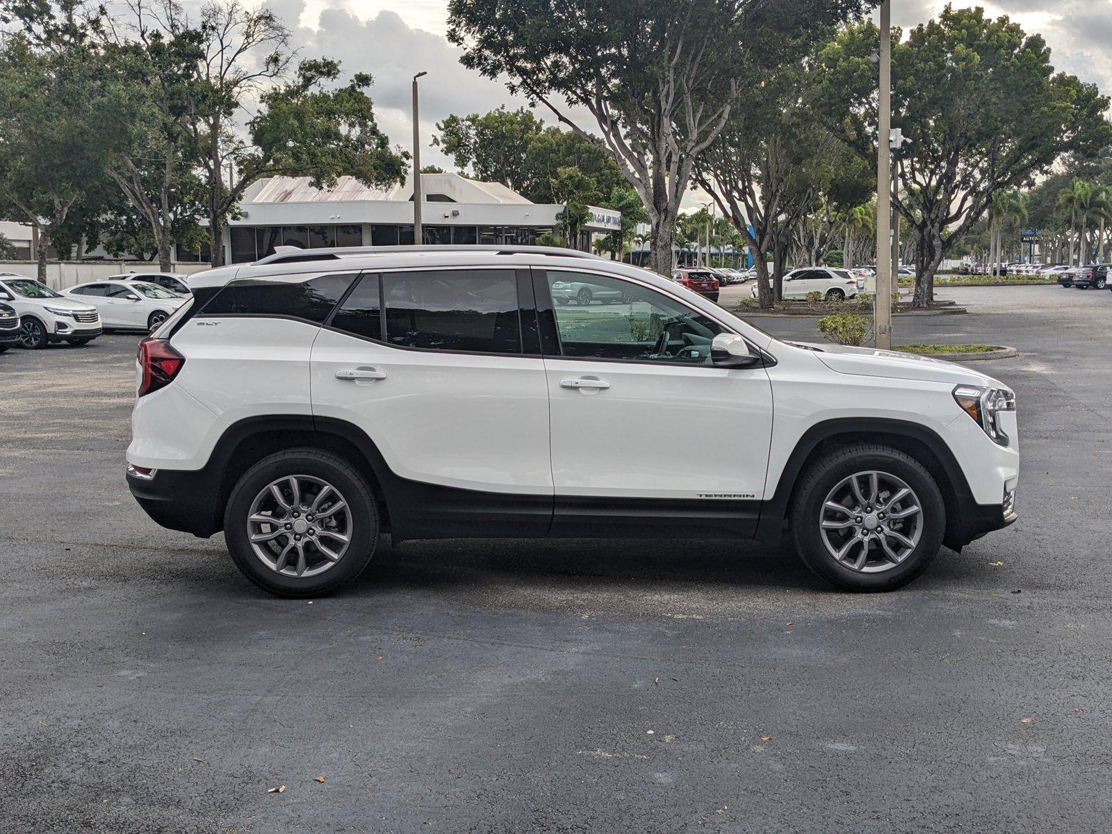 2024 GMC Terrain Vehicle Photo in GREENACRES, FL 33463-3207