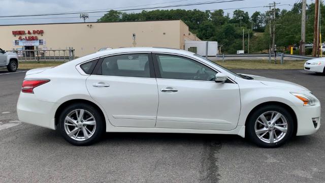 2015 Nissan Altima Vehicle Photo in MOON TOWNSHIP, PA 15108-2571