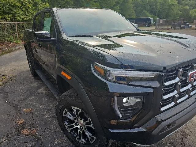 2024 GMC Canyon Vehicle Photo in GLENSHAW, PA 15116-1739