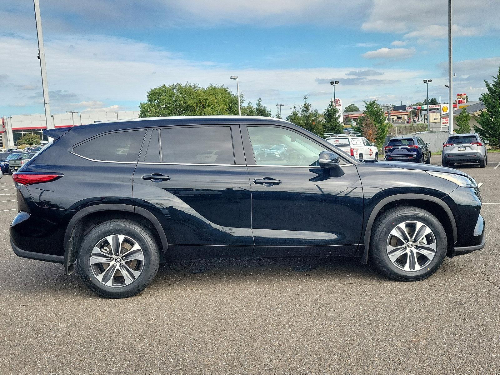 2023 Toyota Highlander Vehicle Photo in Trevose, PA 19053