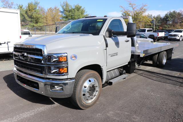 2024 Chevrolet Silverado 5500 HD Vehicle Photo in MONTICELLO, NY 12701-3853