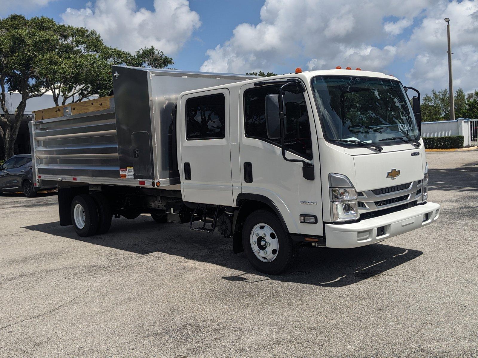 2024 Chevrolet Low Cab Forward 3500 Vehicle Photo in GREENACRES, FL 33463-3207