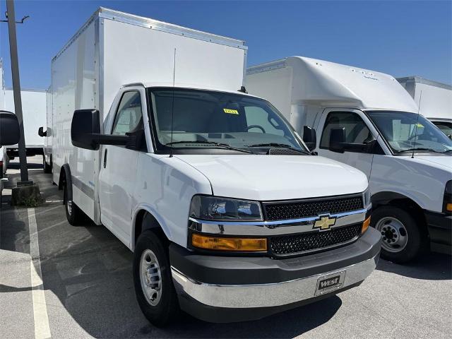 2023 Chevrolet Express Cutaway 3500 Vehicle Photo in ALCOA, TN 37701-3235