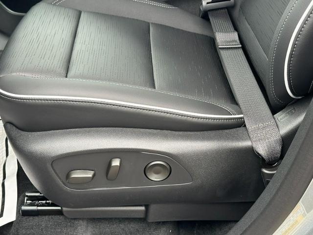 2025 Buick Enclave Vehicle Photo in COLUMBIA, MO 65203-3903