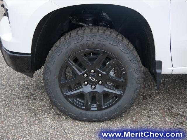 2024 Chevrolet Silverado 1500 Vehicle Photo in MAPLEWOOD, MN 55119-4794