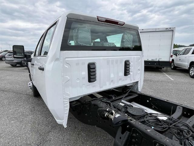 2024 Chevrolet Silverado 3500 HD CC Vehicle Photo in ALCOA, TN 37701-3235