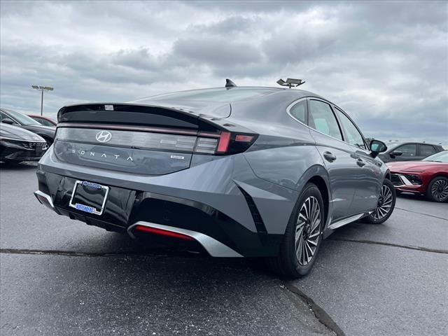 2024 Hyundai SONATA Hybrid Vehicle Photo in O'Fallon, IL 62269