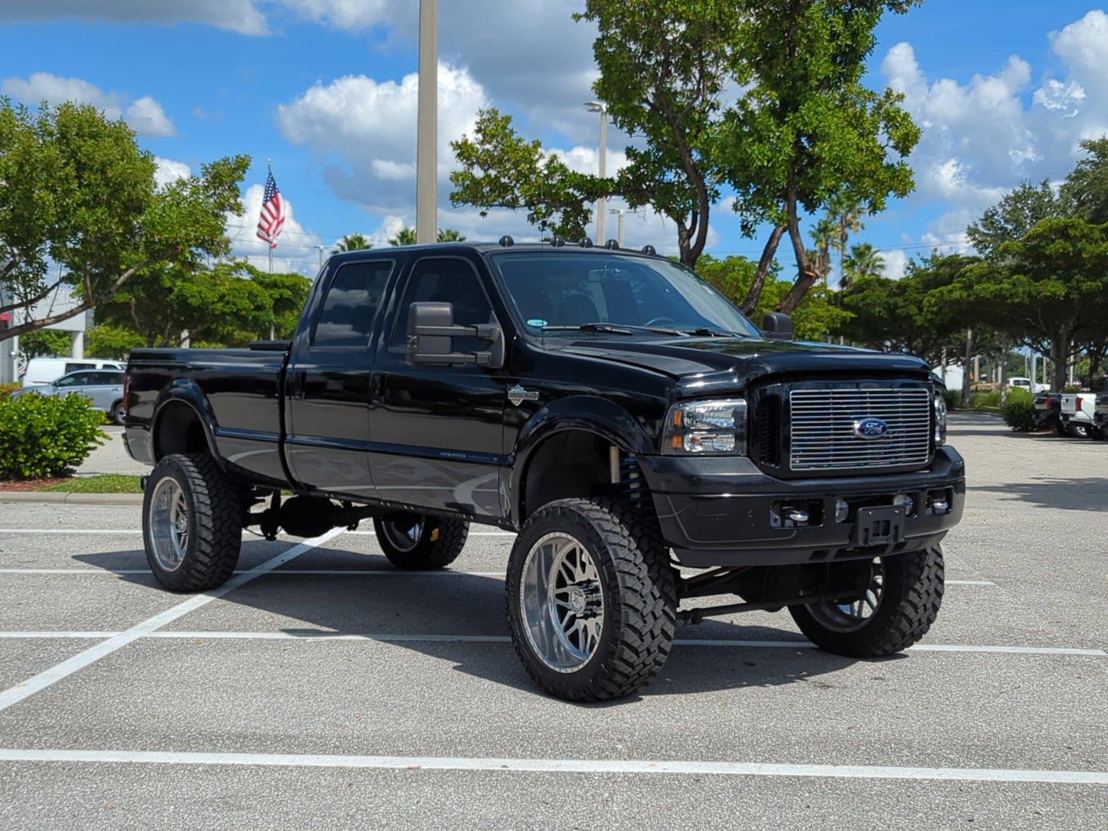 2006 Ford Super Duty F-350 SRW Vehicle Photo in Ft. Myers, FL 33907