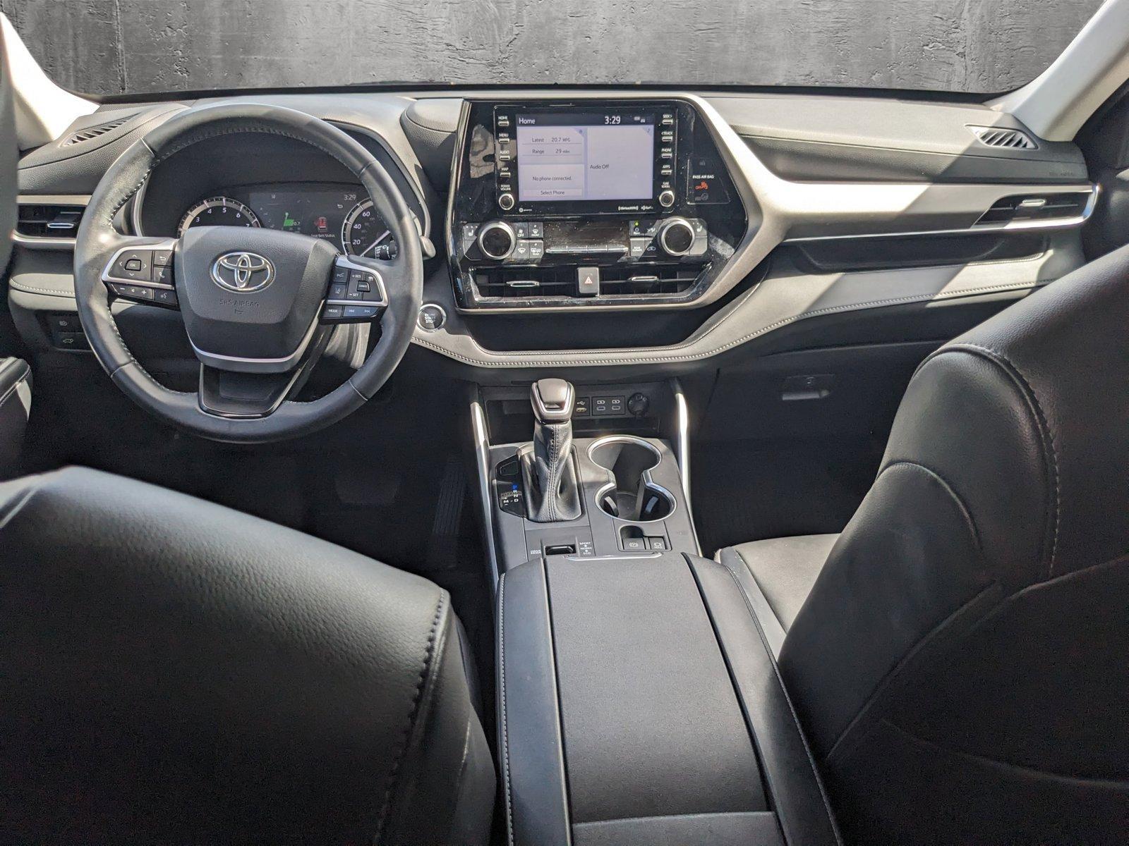 2022 Toyota Highlander Vehicle Photo in MIAMI, FL 33172-3015