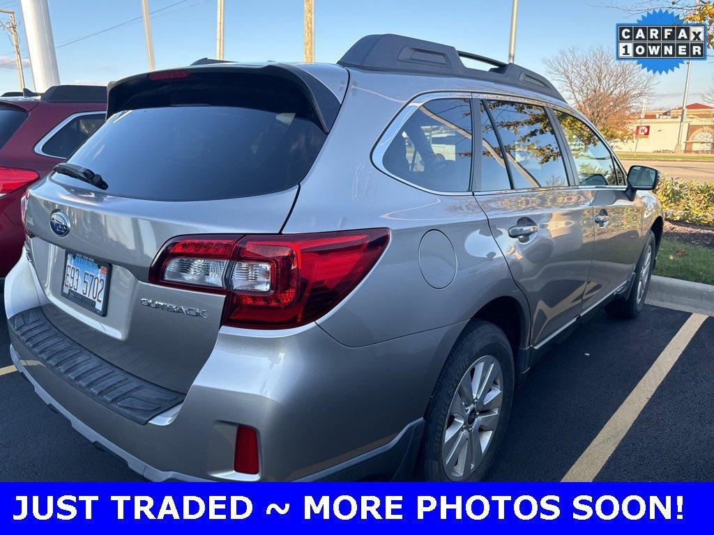 2015 Subaru Outback Vehicle Photo in Saint Charles, IL 60174