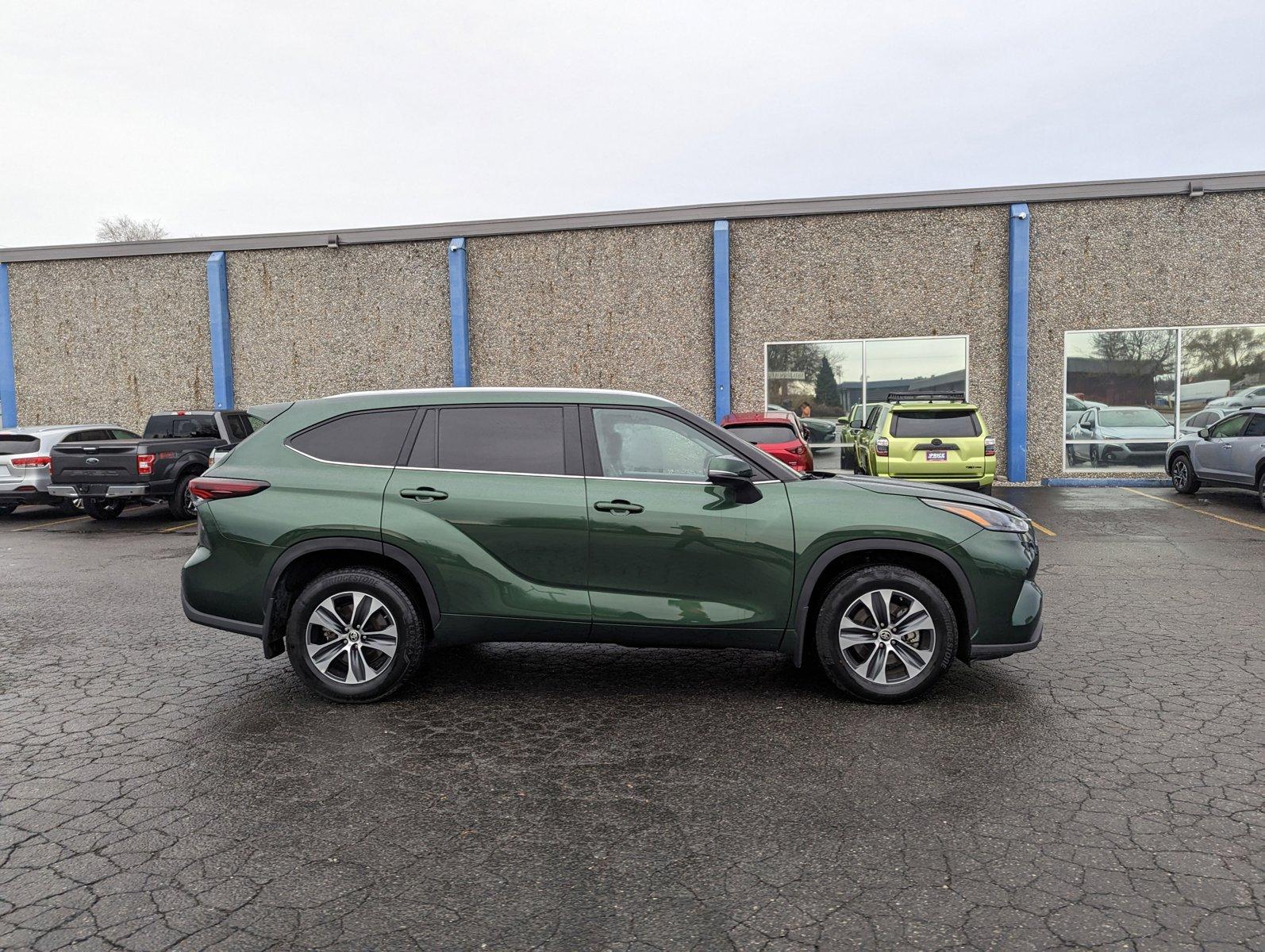 2024 Toyota Highlander Vehicle Photo in Spokane Valley, WA 99212